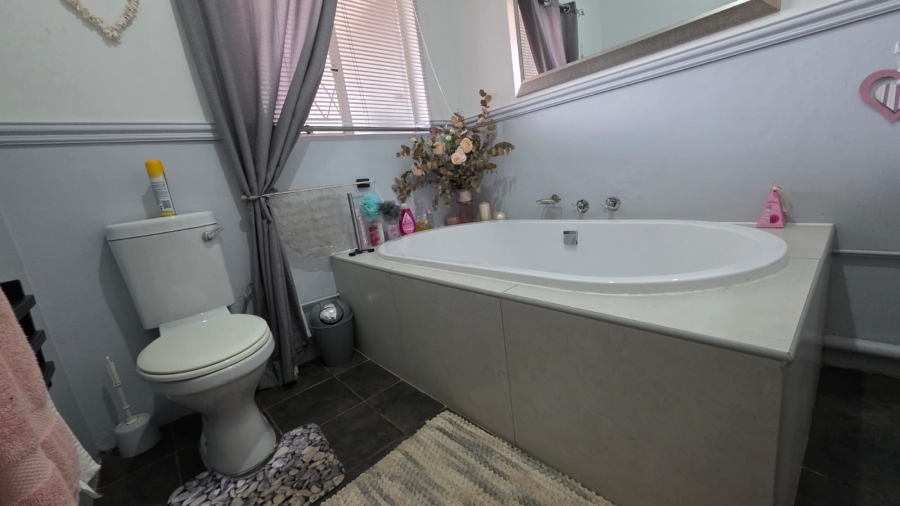 To Let 3 Bedroom Property for Rent in Wilkeville North West
